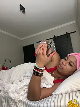 CurvyDesire1 webcam