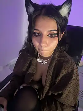 HollyPeachh webcam