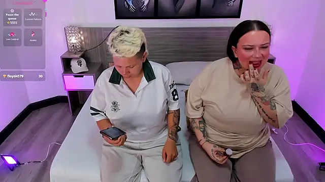 MiaYMolly webcam