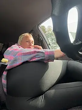 merlindave (F young) - Finger pussy/naked🥵🥵🥵🤤✌️