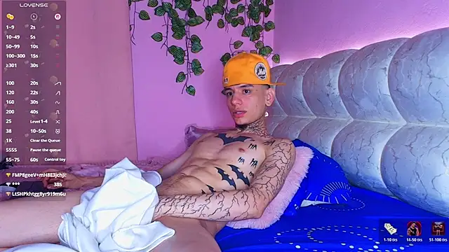TheBatMansion live cam on StripChat