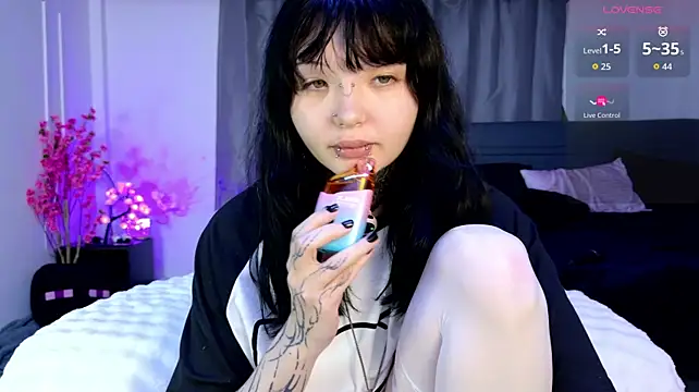 lein_bone (F teen) - ride dildo