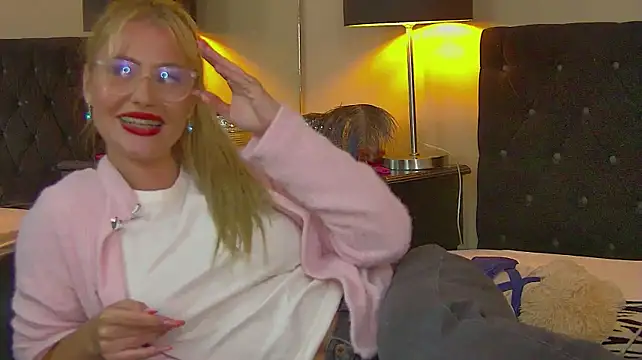 MisshaNight webcam