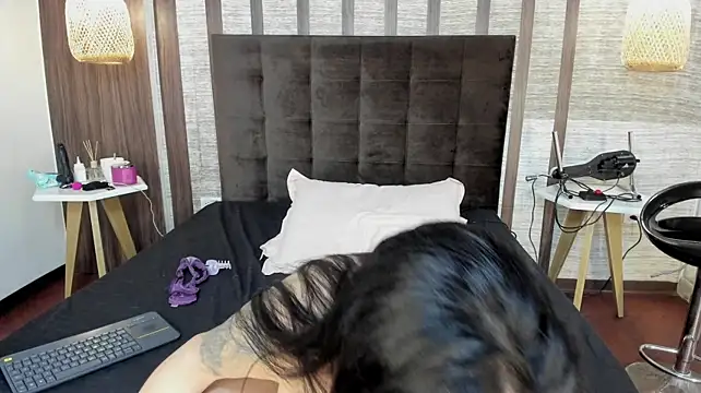 Hannah_Cross webcam