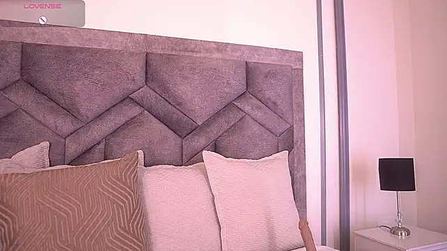 MiaKay1 webcam