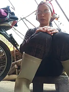 Linda-04 webcam