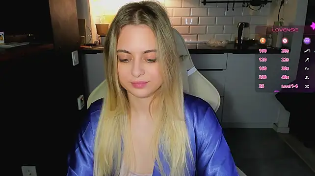 blonde_kellyy live cam preview