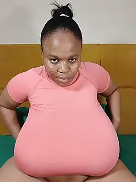 HugeTitisxx webcam