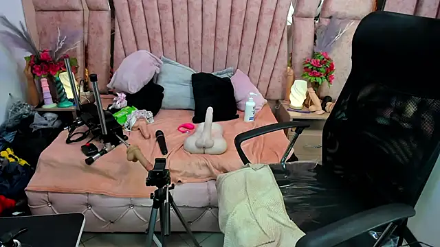 HornySkinny26 webcam