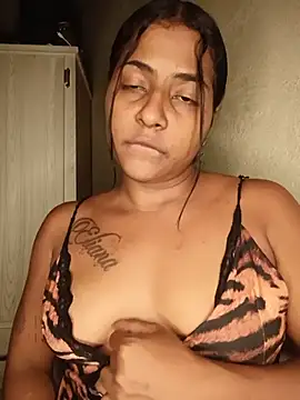 Giselabrunette25 webcam