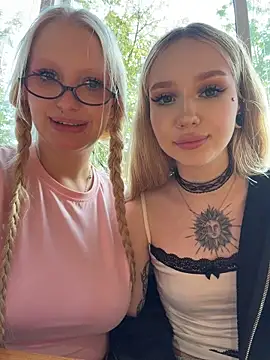 Elfi_InPublic