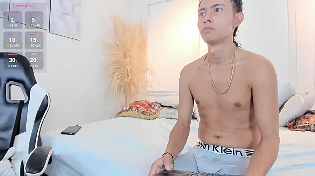 Naomi_and_jake webcam