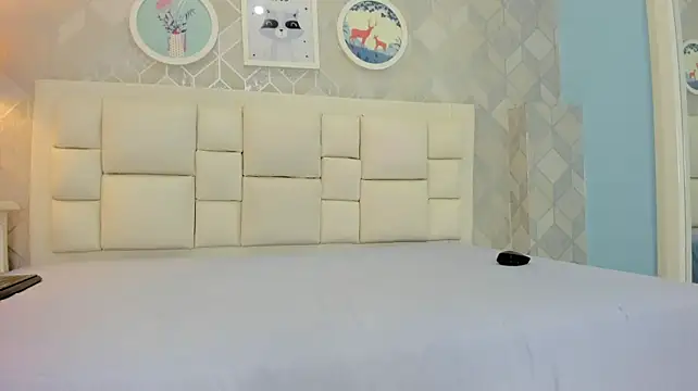 naia_cox webcam