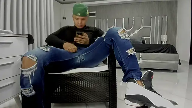 master_leather webcam