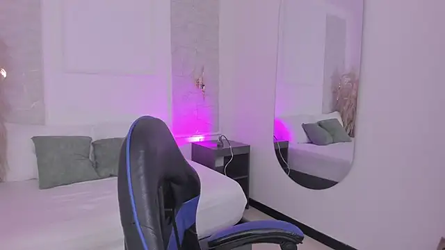 cristin_collins webcam