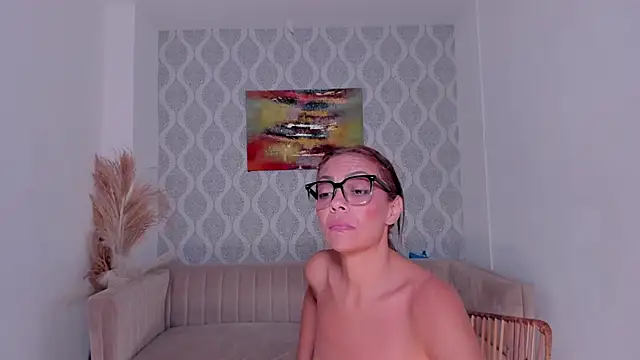 miapins live cam on StripChat