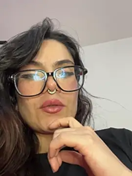 Esmeralda_hairy