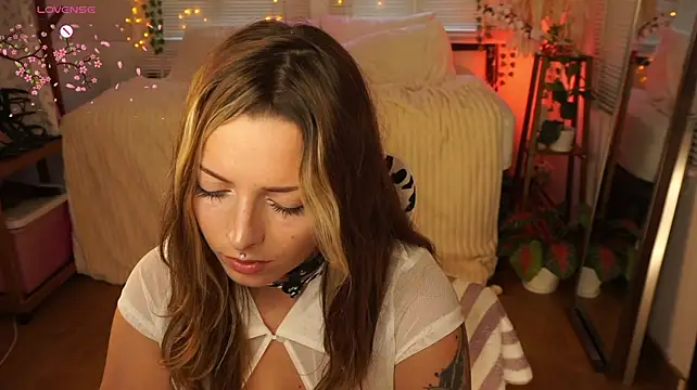 LoraDollie webcam