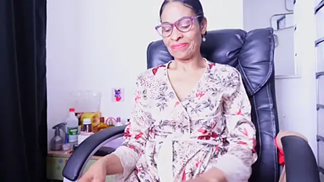 Aries_Mature webcam