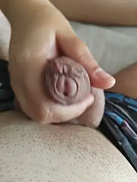 MadaamJizz_DickLewd webcam