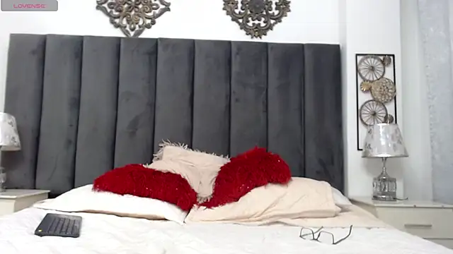 DaniStuart webcam