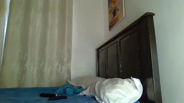 Yours_little_secret webcam