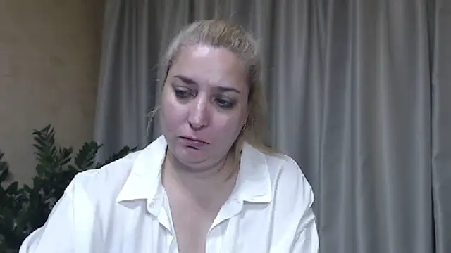 sweetpussy13 webcam