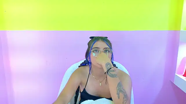 Kyomi_Hunt webcam