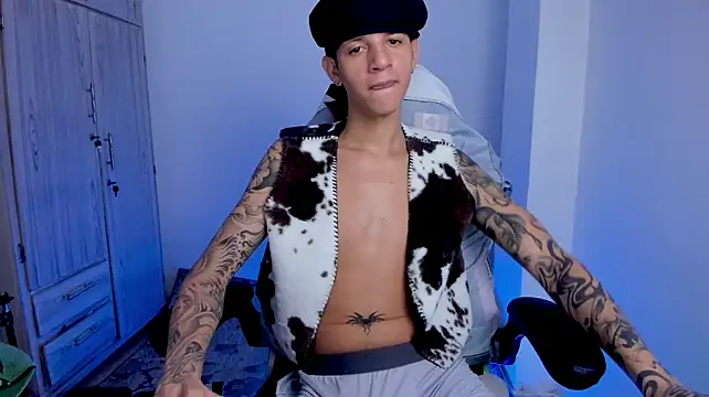 tylerrnova live cam on StripChat