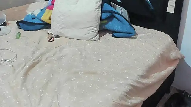 TrinityJames_ webcam