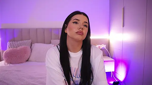 LaraAnnee webcam