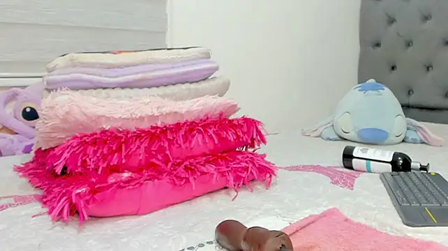 Elizabeth_18_ webcam