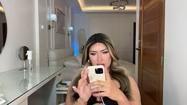 Your_Majesty_Tyra webcam