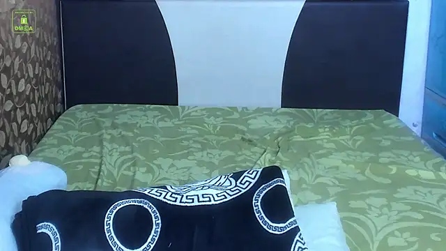 Crazyasiancum1 webcam