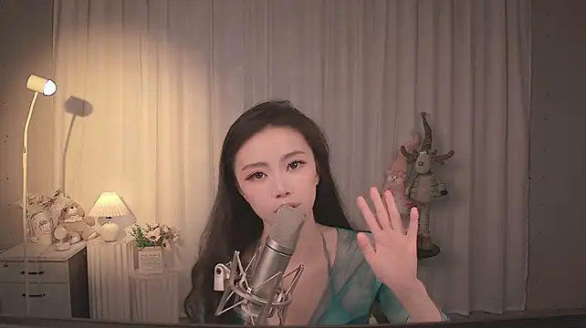 CG-001 live cam on StripChat
