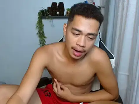 curlyasian_njxx live cam on StripChat