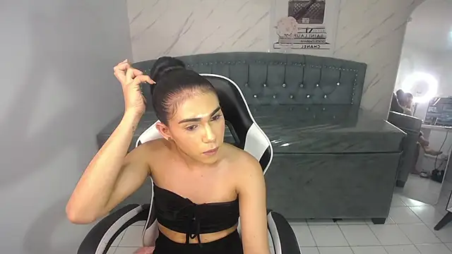 nahomy_a webcam