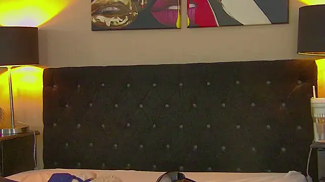 MisshaNight webcam