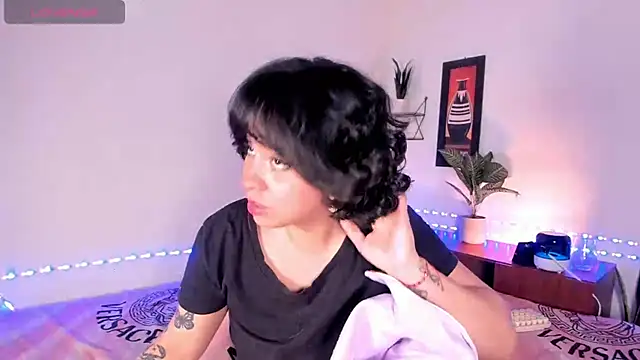 adriannyp_1 live cam on StripChat