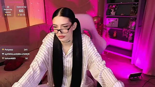 Kelly__Bunny live cam on StripChat