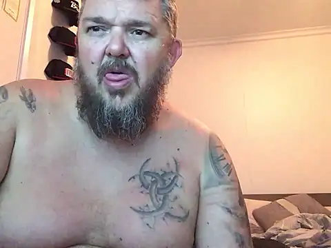 TatooedBear live cam on StripChat