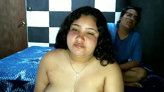 Valery-Khloe live cam on StripChat