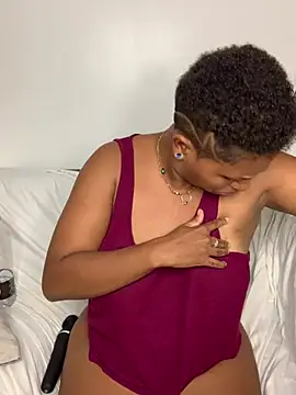 madelltheebony live cam on StripChat