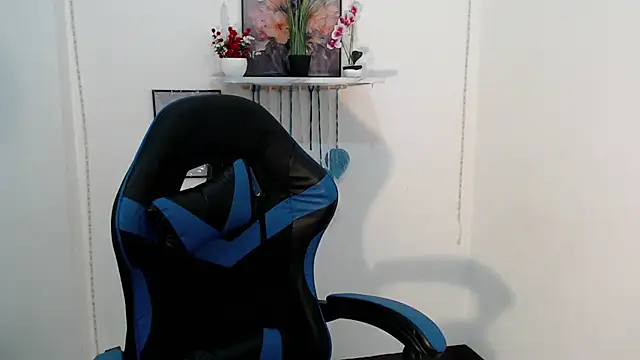 Fluff_girl live cam on StripChat