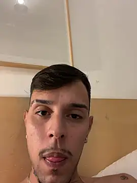Migueldiasssx live cam on StripChat