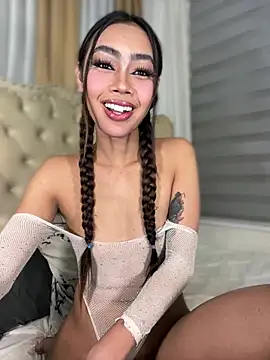 Innocent_yanixx69 live cam on StripChat