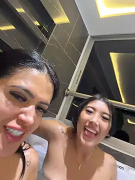 Sara_fun live cam on StripChat