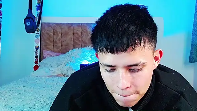 _justinmoon2 live cam on StripChat