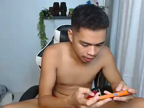 curlyasian_njxx