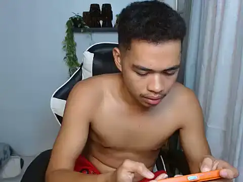 curlyasian_njxx live cam on StripChat